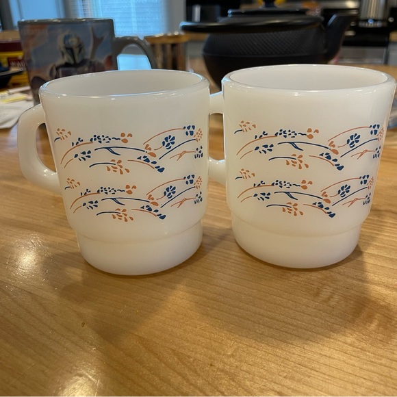 Two milk glass mugs Termicrisa flower design. 8 ounce. - Picture 3 of 4